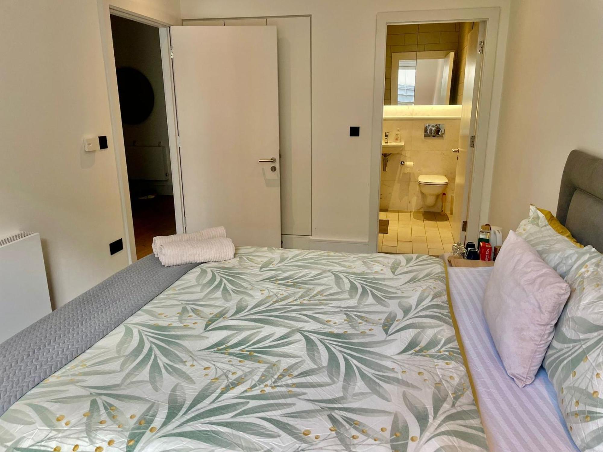 Mordern In Centre Apartment *